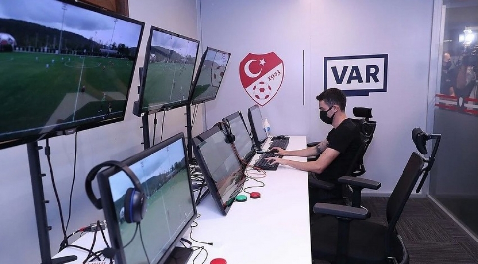 turkiye-superliqasinda-ecnebi-var-hakimlerinin-xidmetinden-istifade-olunacaq
