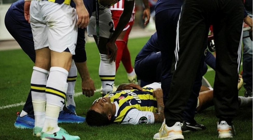 fenerbagchanin-futbolchusu-niderlandda-emeliyyat-olunacaq
