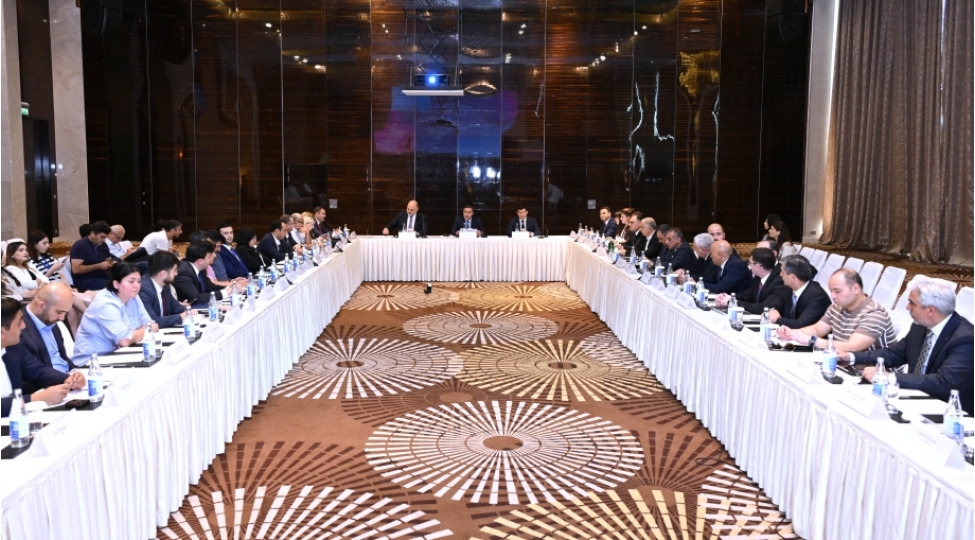 tikintiye-icazelerin-verilmesi-sahesinde-tekmilleshmeler-ve-kommunikasiya-uzre-yol-xeritesinin-teqdimati-kechirilib