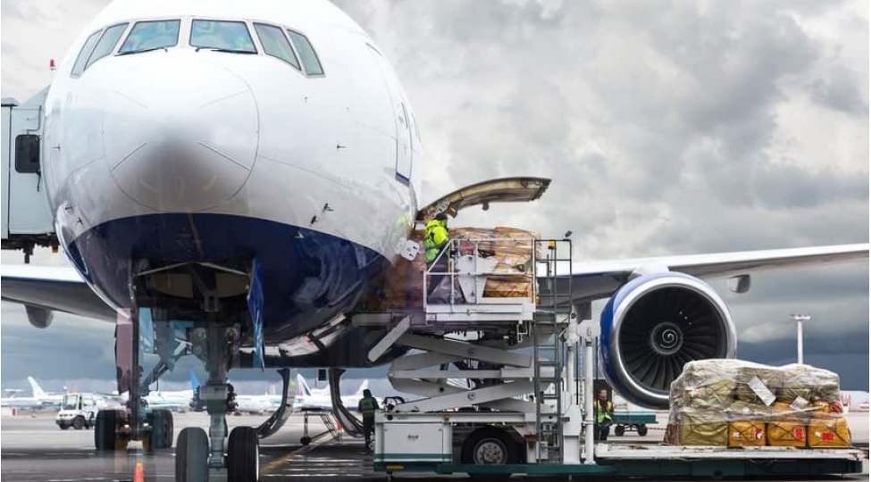 azerbaycanda-oten-il-hava-neqliyyati-ile-beynelxalq-dashimalarin-deyeri-15-defe-artib