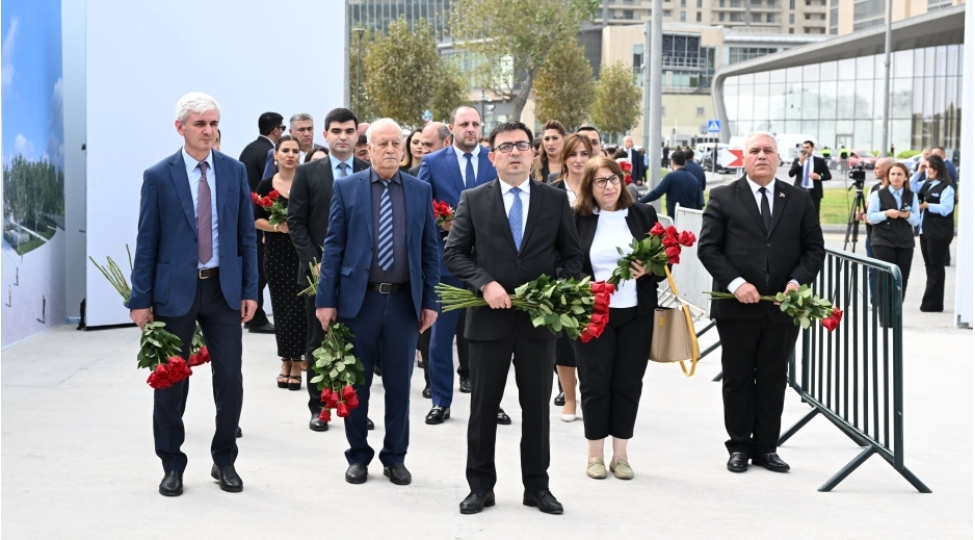 azertac-in-kollektivi-bakida-inshasi-davam-etdirilen-zefer-parkinda-olub