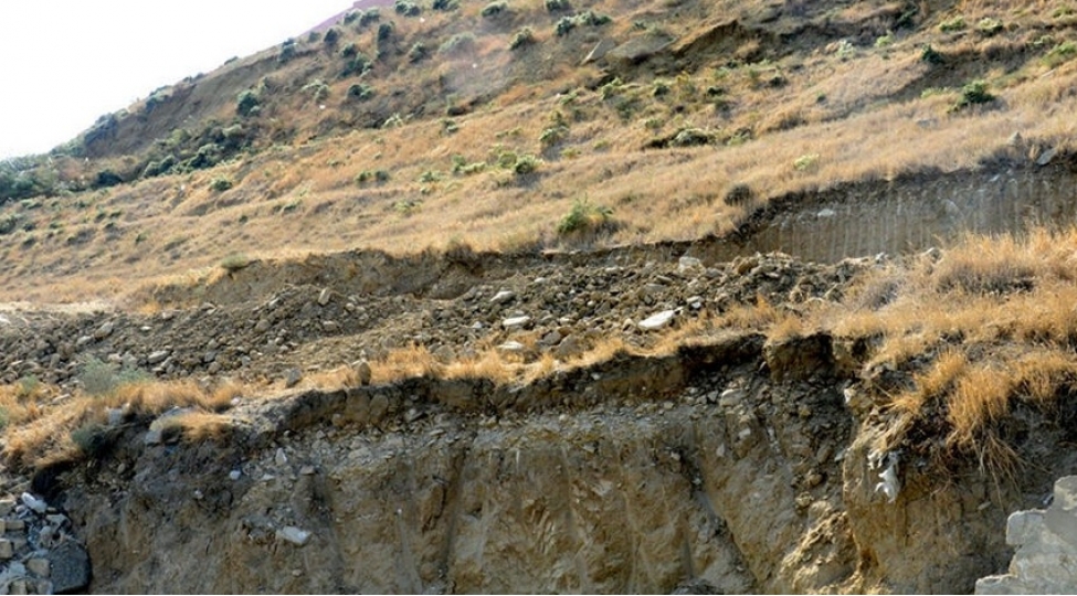 xetai-rayonunda-torpaq-surushmesi-olub