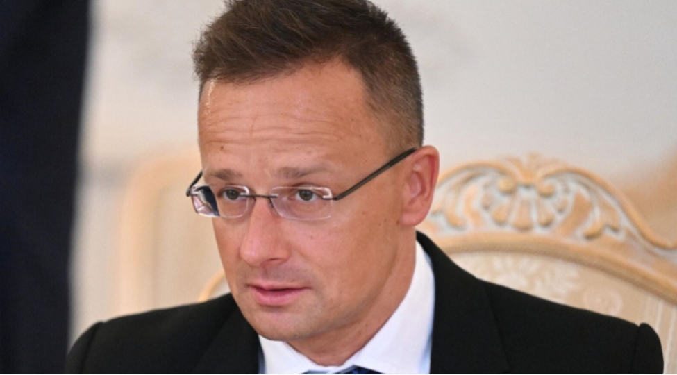 peter-siyarto-ai-macaristanda-oz-maraqlarina-uygun-hakimiyyet-deyishikliyi-isteyir