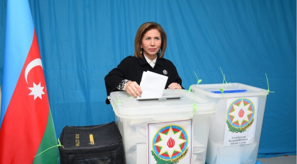 bahar-muradova-belediyye-sechkilerinde-ses-verib