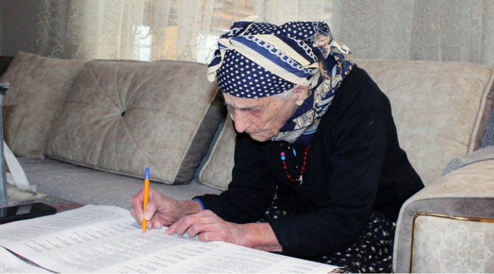 101-yashli-meryem-nene-evinde-ses-verib