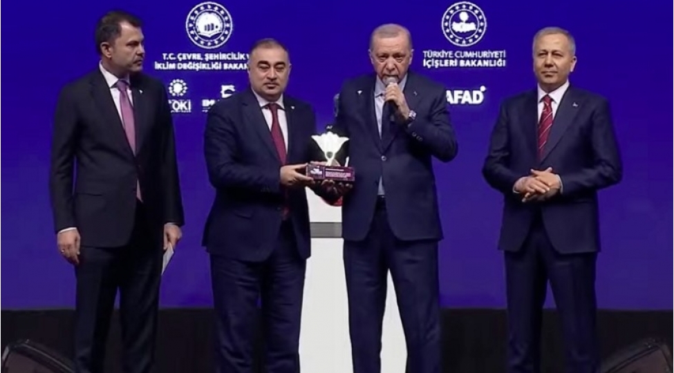 erdogan-azerbaycan-sefirine-mukafat-verib