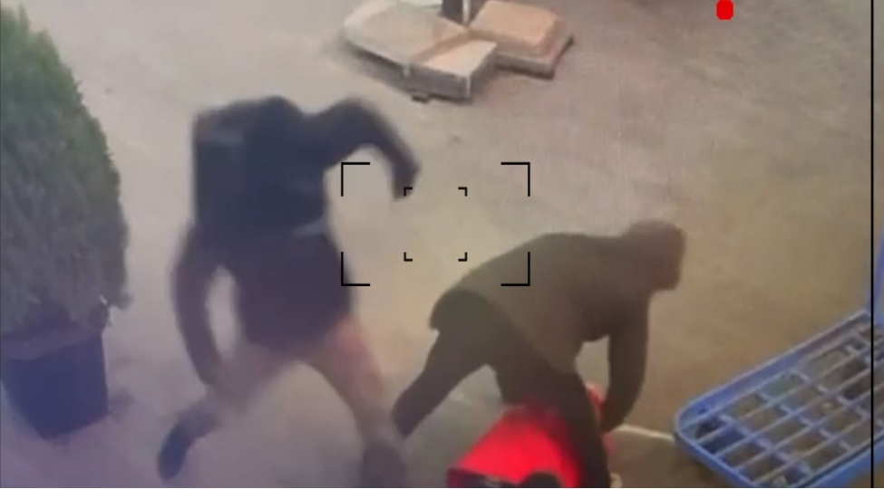 restoranin-kassasini-talayan-shexsler-saxlanilib-video