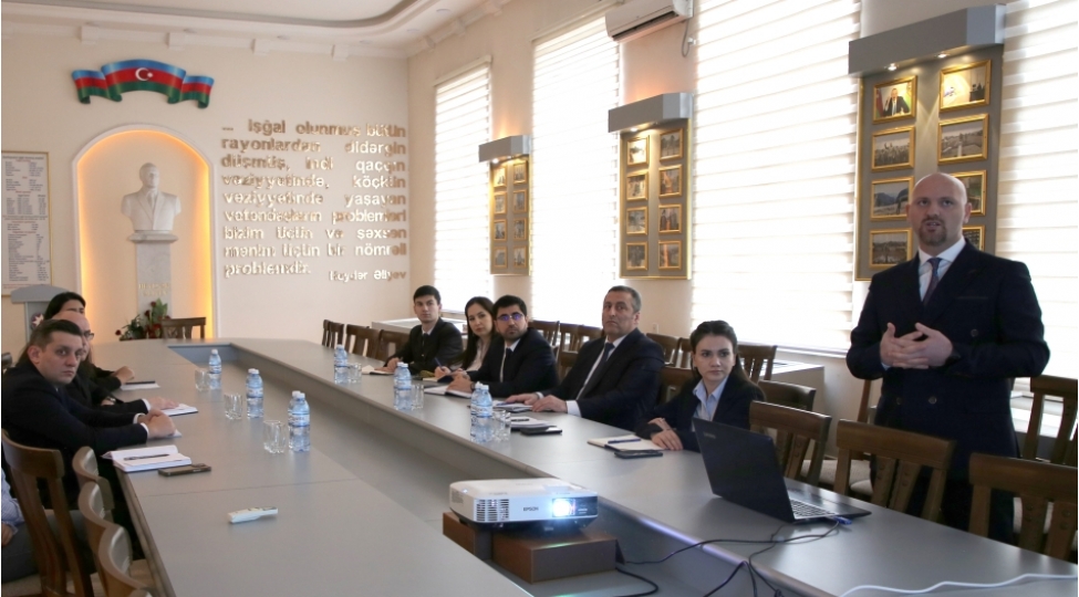 kechmish-mecburi-kochkunlerin-peshe-bacariqlarinin-artirilmasi-meseleleri-muzakire-edilib