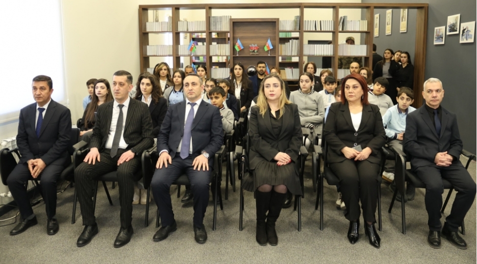 xocali-sheher-1-nomreli-tam-orta-mektebde-soyqirimi-qurbanlarinin-xatiresi-anilib