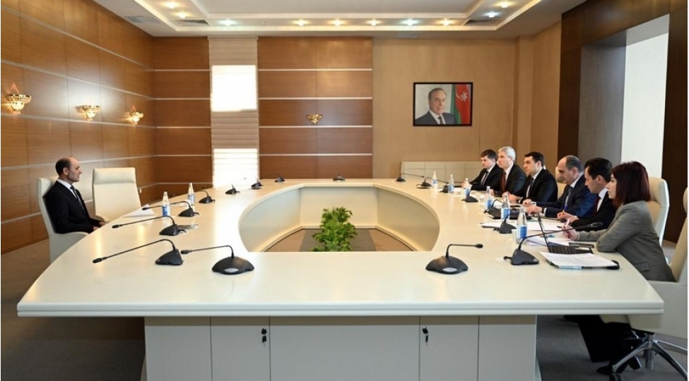 medeniyyet-naziri-qebelede-vetendashlarin-muracietlerini-dinleyib