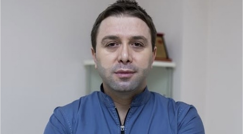 diplomu-saxta-oldugu-deyilen-turkiyeli-hekim-imtahanda-kechid-balini-yiga-bilmeyib