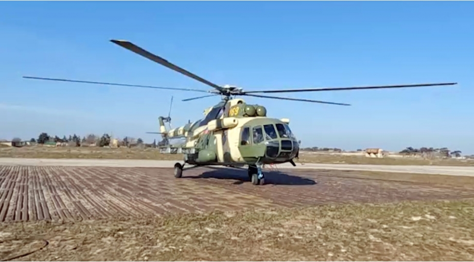 herbi-hava-quvvelerinin-helikopter-bolmeleri-ile-telim-meshq-uchushlari-kechirilib-video