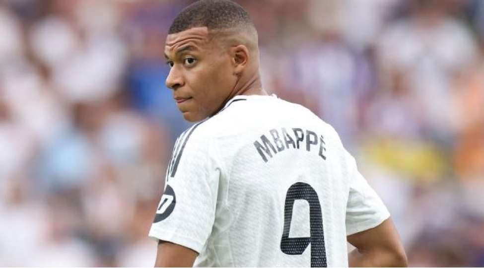 mbappe-borussiyaya-vurdugu-qolu-olmush-futbolchuya-hesr-edib