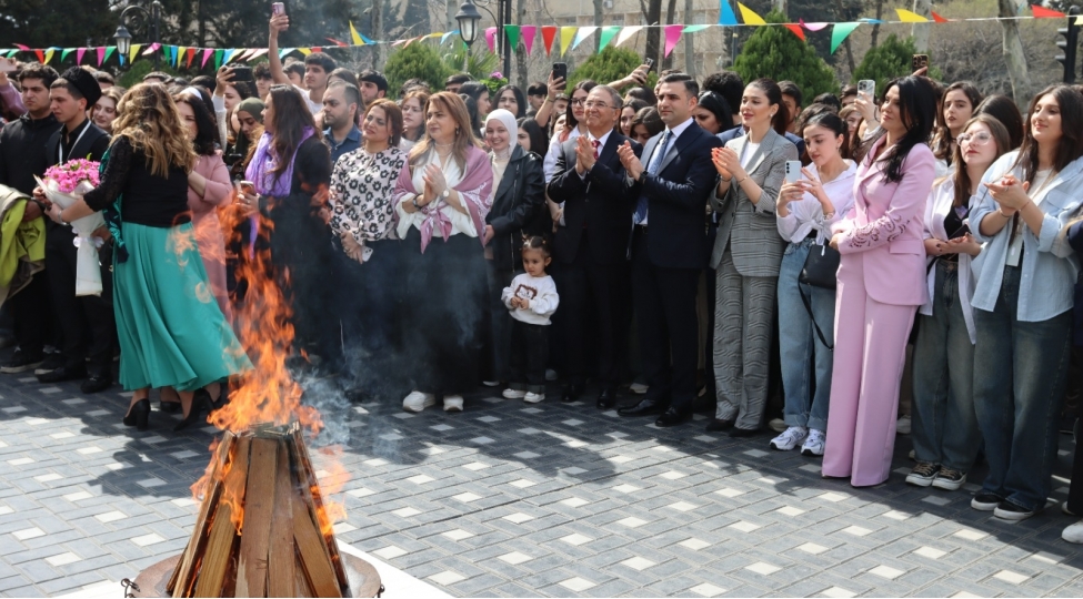 baki-biznes-universitetinde-novruz-bayramina-hesr-olunmush-mohteshem-tedbir-kechirilib-fotolar