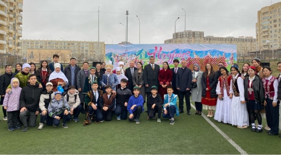 aktau-sheherinde-azerbaycan-gushesi-achilib