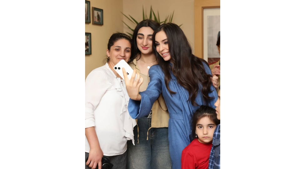 leyla-eliyeva-ve-arzu-eliyeva-ushaq-siginacaginda-fotolar