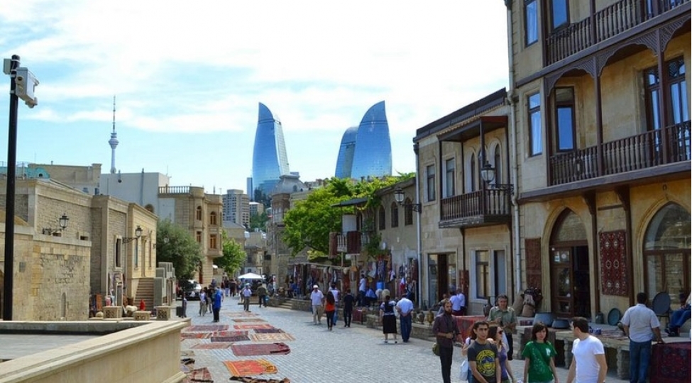 azerbaycana-mart-ayinda-turist-axini-azalib