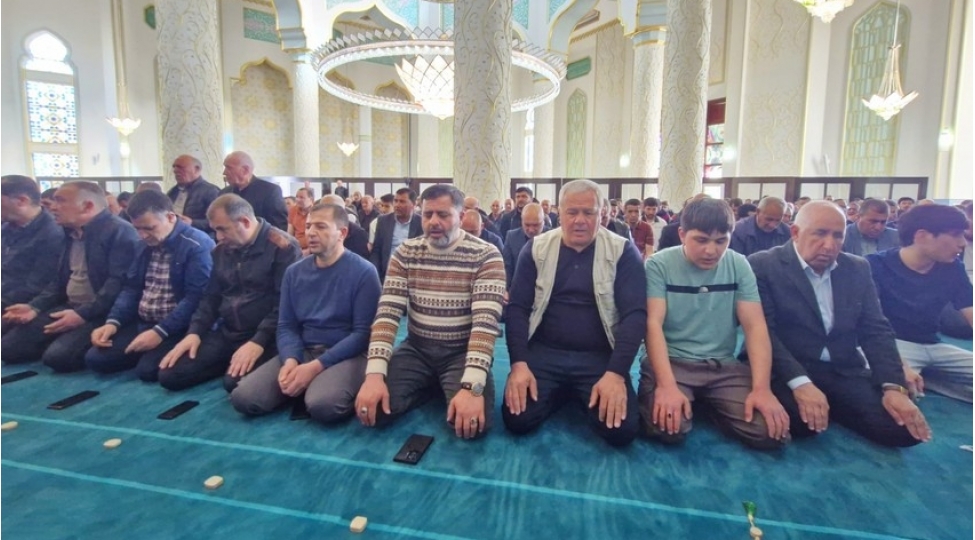 naxchivan-muxtar-respublikasinin-mescidlerinde-bayram-namazi-qilinib
