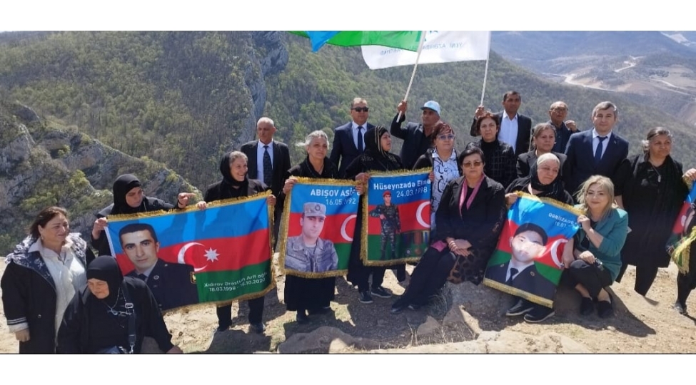 yap-berde-rayon-teshkilatinin-kollektivi-shehid-aileleri-ile-birlikde-shusha-xocali-ve-xankendide-seferde-olublar