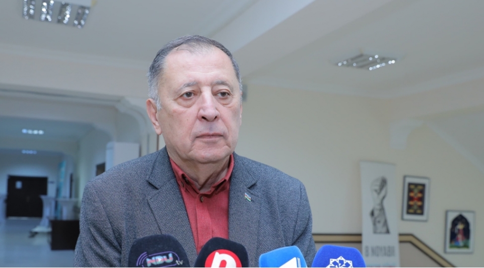 emekdar-incesenet-xadimi-naxchivani-qarish-qarish-gezmishem-ve-sevmishem
