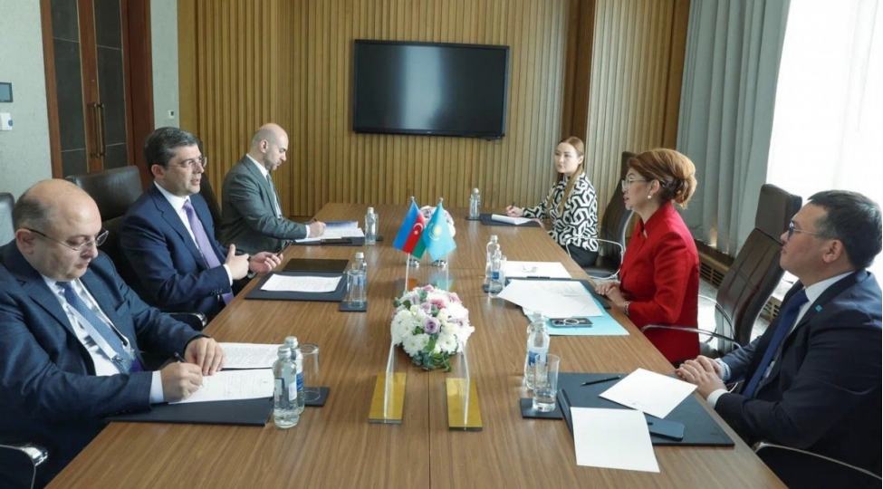 ehmed-ismayilov-qazaxistaninin-medeniyyet-ve-informasiya-naziri-ile-gorushub