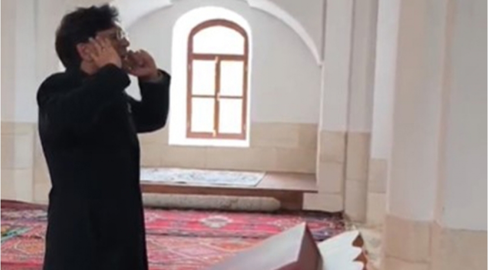 pakistanli-jurnalist-agdam-cume-mescidinde-azan-verib-video