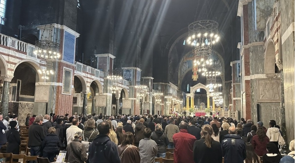 azerbaycan-diplomatlari-londonda-merhum-pontifikin-sherefine-hesr-olunmush-messada-ishtirak-edibler