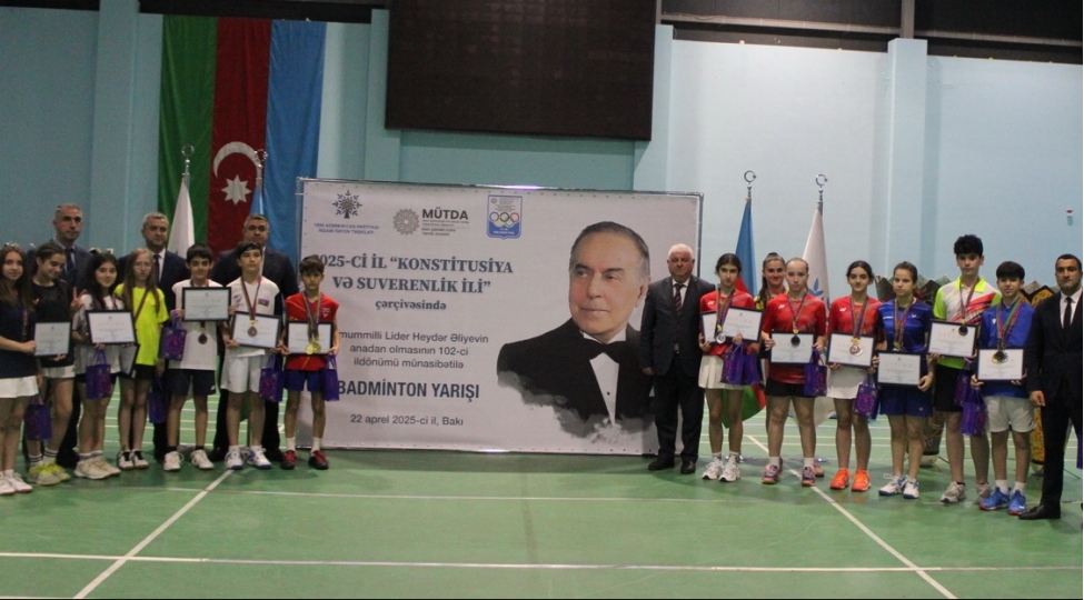 nizami-rayonunda-konstitusiya-ve-suverenlik-ili-cherchivesinde-badminton-uzre-baki-birinciliyi-kechirilib