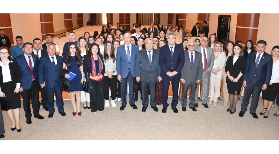 muasir-azerbaycan-ulu-onder-heyder-eliyevin-shah-eseridir-foto