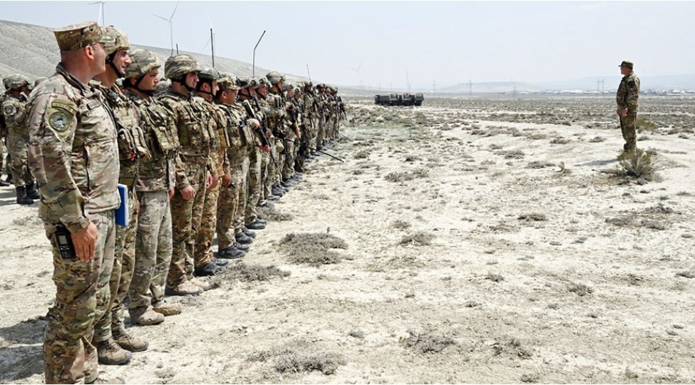 azerbaycan-ordusunun-deniz-piyada-bolmeleri-ile-doyush-atishli-taktiki-telim-kechirilib-fotovideo