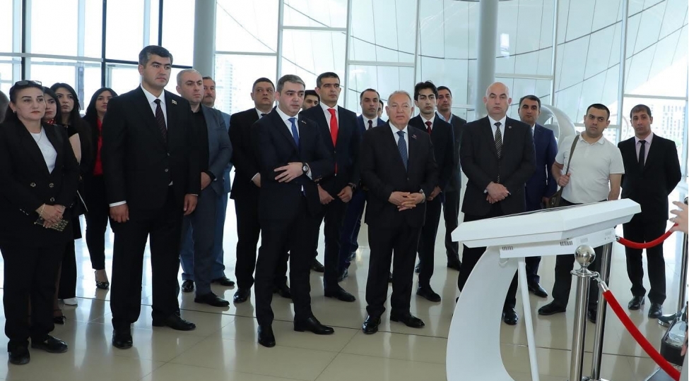 imza-sosial-inkishafa-destek-ictimai-birliyi-heyder-eliyev-merkezine-ekskursiya-teshkil-edib-foto