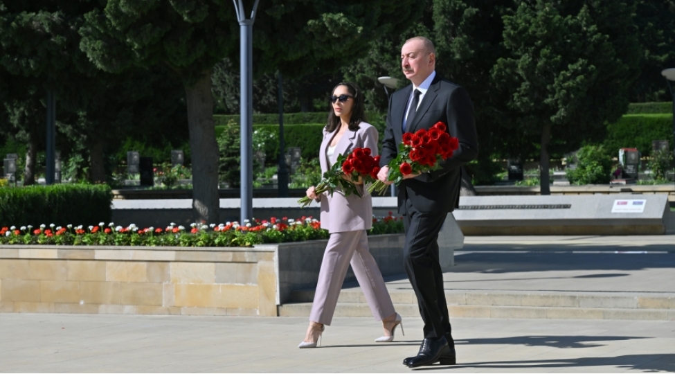 prezident-ve-birinci-xanim-fashizm-uzerinde-qelebe-ugrunda-mubarizede-helak-olan-azerbaycanlilarin-xatiresini-aniblar-yenilenibfoto