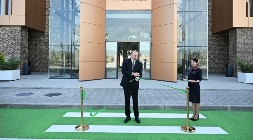 prezident-ilham-eliyev-agdam-demir-yolu-ve-avtovagzal-kompleksinin-achilishinda-ishtirak-edib