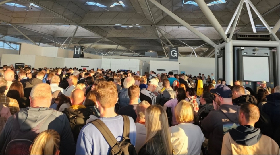 londonun-stansted-hava-limaninda-it-nin-nasazligi-problem-yaradib