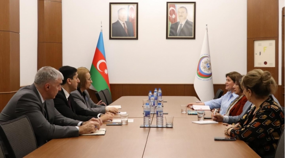 prezident-administrasiyasinin-numayendesi-aqupdk-yaninda-ictimai-shuranin-uzvleri-ile-gorushub