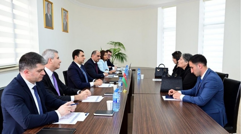 medeniyyet-nazirisiyezende-vetendashlarin-muracietlerini-dinleyib