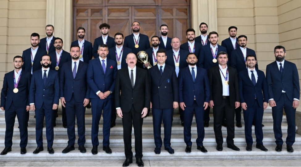 prezident-ilham-eliyev-minifutbol-uzre-dunya-chempionatinin-qalibi-olan-azerbaycan-milli-komandasinin-uzvlerini-qebul-edib