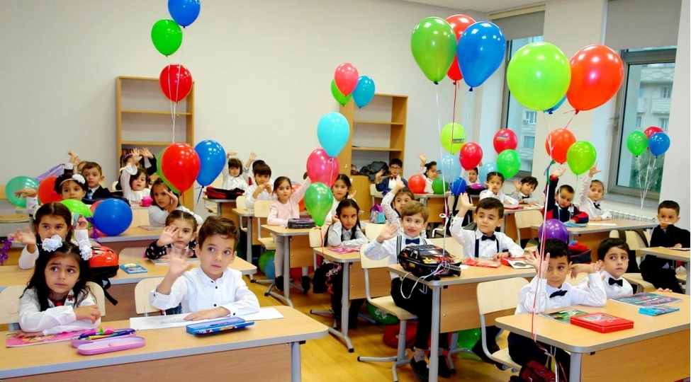 sabahdan-1-ci-siniflere-serbest-qaydada-mekteb-ve-muellim-sechimine-start-verilir