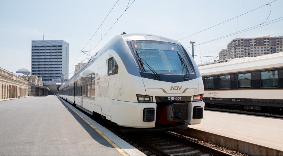 ady-bakiqazaxbaki-marshrutu-uzre-ilk-defe-suretli-qatarlarla-sernishin-dashimalarina-start-verir