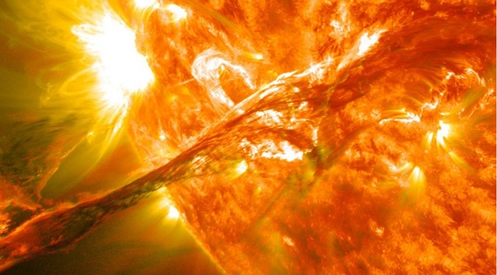 guneshde-son-illerde-en-boyuk-plazma-emissiyasi-bash-verib