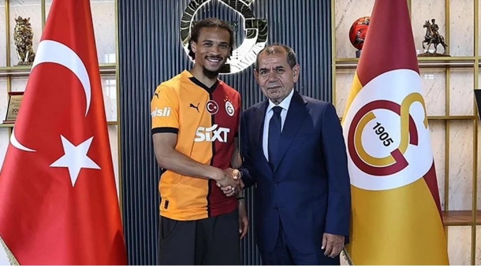 qalatasaray-leroy-sanenin-transferini-resmileshdirdi