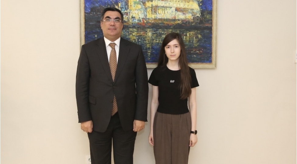 ii-qrup-uzre-en-yuksek-netice-gosteren-abituriyent-banm-i-sechir