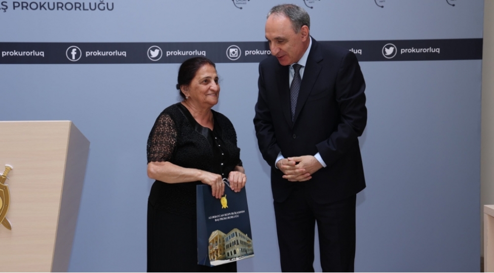 bash-prokurorluqda-dovlet-qulluqchularinin-peshe-bayrami-qeyd-olunub