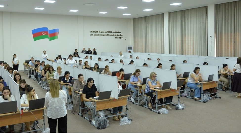 media-qurumlarinin-rehberleri-ve-influenserler-sertifikatlashdirma-imtahanini-izleyib