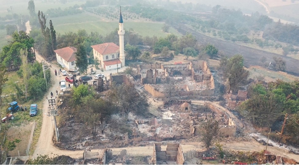 turkiyede-17-yashayish-menteqesi-texliye-olunub-bir-chox-ev-yanib