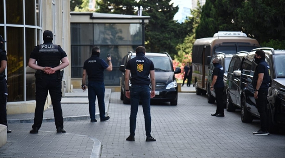 sputnik-azerbaycan-ishine-gore-besh-nefer-polis-nezaretine-verilib