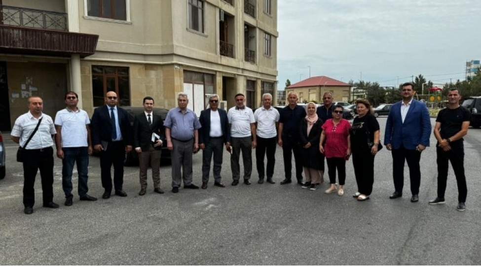 iri-sheherlerin-birleshmish-su-techizati-xidmetinin-mesul-numayendeleri-ile-sebail-sakinlerinin-gorushu-kechirilib-foto