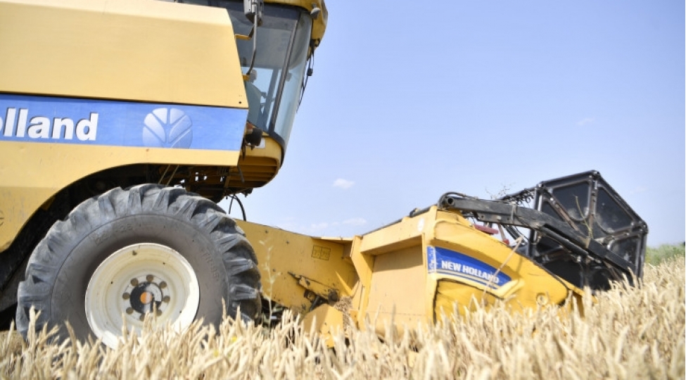 taxil-bichini-davam-edir-sahelerden-2386294-ton-mehsul-yigilib