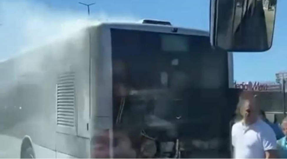 turkiyede-metrobus-yanib