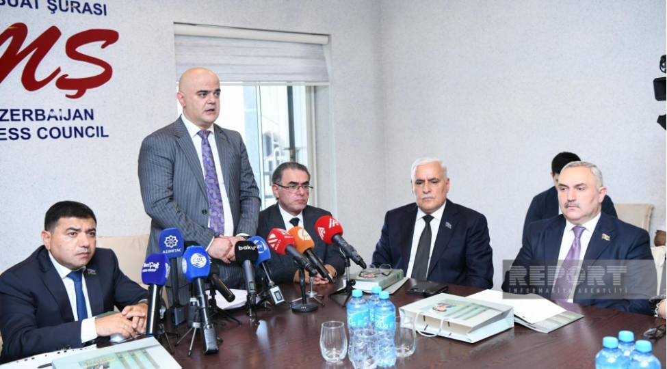 jurnalist-omrunun-ebediyyet-negmesi-kitabinin-teqdimati-kechirilib-foto